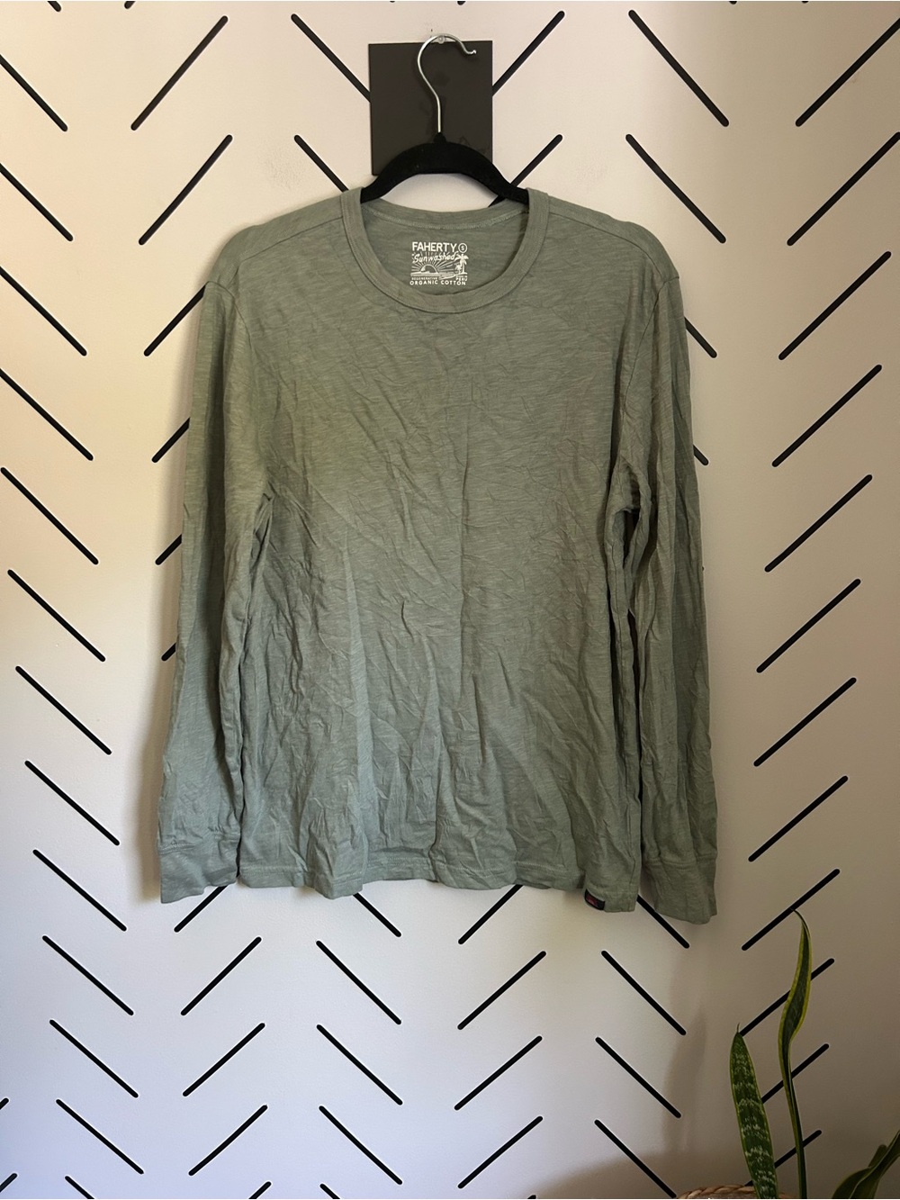 sage green Faherty sunwashed organic cotton long-sleeve crewneck t-shirt